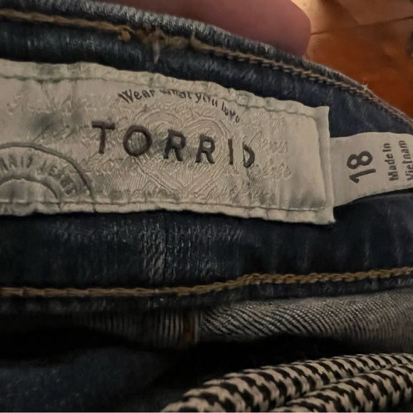 Torrid Women's Classic Blue Boyfriend Straight Leg Jeans - Picture 3 of 3